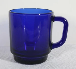 ¡RARO! TAZA DE CAFÉ DE VIDRIO AZUL COBALTO DE COLECCIÓN ARCOROC CO. 3 1/2" DE ALTO NUEVO - Imagen 1 de 6