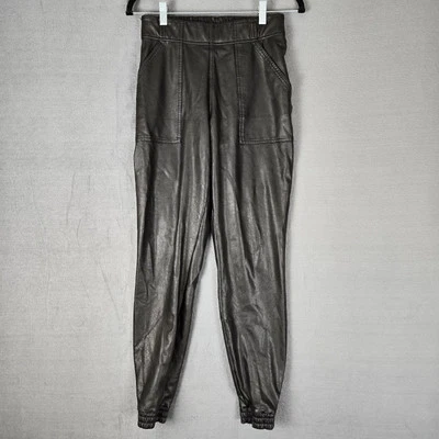 Pantalones de chándal SPANX de cuero sintético negros con bolsillos pequeños para mujer 20283R Foto 1 de 4