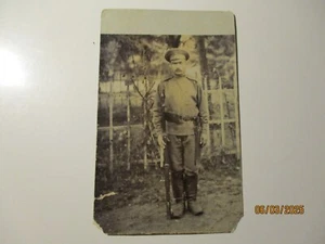 IMP. SOLDADO RUSIA DE LA PRIMERA GUERRA MUNDIAL CON RIFLE Y DOS BAYOS - Imagen 1 de 2