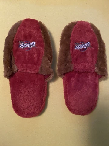 Cleveland Cavaliers Forever Collectibles Old Logo Slippers Red (Size XL) Cover