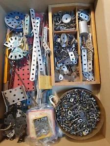 ganze Kiste voll alter Einzelteile für Märklin Metallbaukasten ca. 60er Jahre - Bild 1 von 2