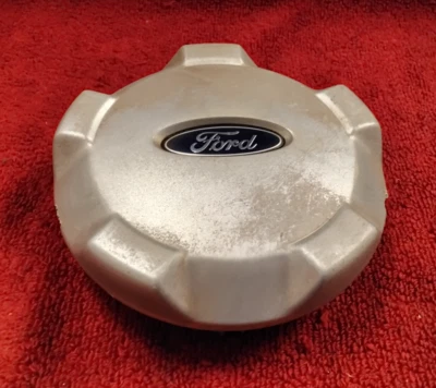 Ford Escape : 2001, 2002, 2003, 2004, 2005-2007, Silver, 6.50-inch Center Cap - Image 1 of 4