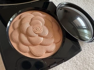 Chanel Reve De Camelia Illuminating Powder 10g / 0,35oz Limited Edition Neu - Bild 1 von 24