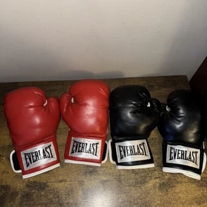 Two pair of Everlast Boxing Gloves a Red pair & a Black pair Training Gloves - Picture 1 of 6