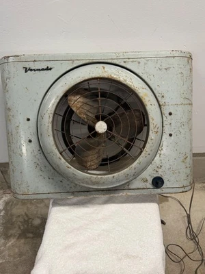 Ventilador de caja de ventana de 2 velocidades Vornado vintage, funciona muy bien, multidirección Foto 1 de 4