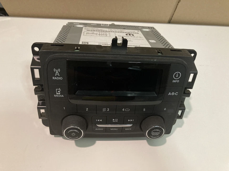 Jeep Renegade Radio 2015-2018 pantalla OEM 07356543170 brújula Foto 1 de 4