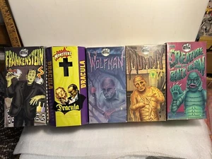 JUEGO COMPLETO DE 5 PIEZAS MONSTRUOS JUGUETE MECÁNICO CUERDA HOJALATA UNIVERSAL STUDIOS. 1991 - Imagen 1 de 23