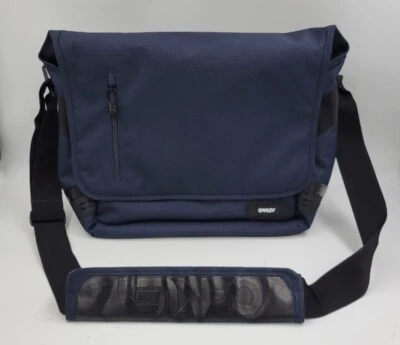 Oakley Messenger сумка темно-синий с подкладкой ноутбука рукав 17 x 12 - Изображение 1 из 4