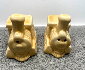 VINTAGE MUG TRAIN TWEETSIE RAILROAD SALT AND PEPPER SHAKERS - Picture 1 of 2