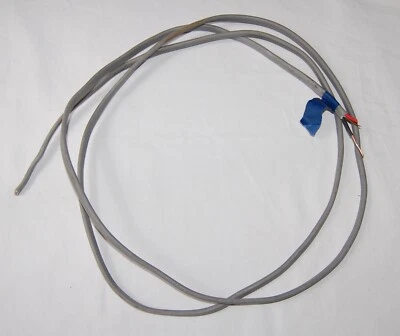 2.4m long OLD COLOURS BICC Twin & Earth 2.5mm Electrical Cable 6242Y BS 6004 - Image 1 of 4