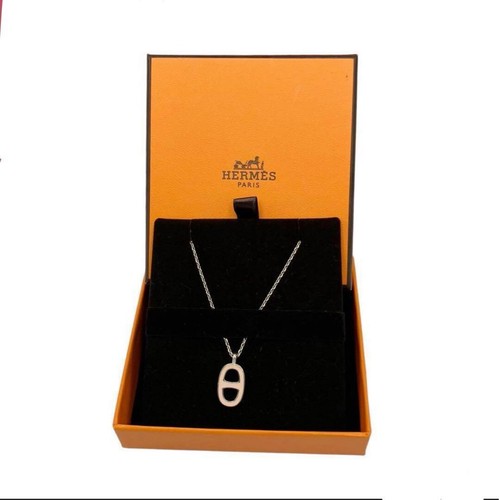 Collana con ciondolo Hermès Iliade smalto rosa argento sterling elegante lusso francese