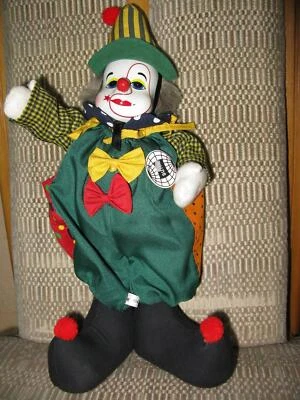 Clown - Porzellan Clown - Buthe Clown - stehend -  35 cm hoch - gestreifte Mütze - Bild 1 von 2