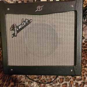 FENDER MUSTANG V2 ALTA VELOCIDAD, AMPLIFICADO AMPLIFICADOR ALTO - Imagen 1 de 6