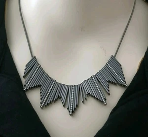 Gargantilla collar con flecos geométricos Gunmetal y plata caprichosa regencia gótica - Imagen 1 de 14