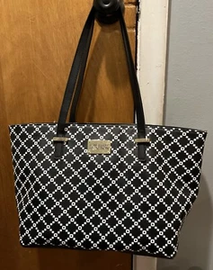Bolso de Mano Kenneth Cole Reaction Material PVC Blanco y Negro - Imagen 1 de 11
