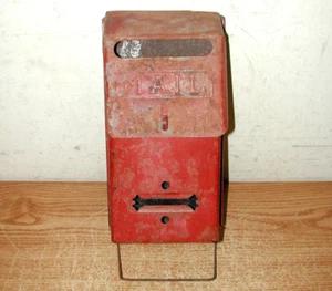 VINTAGE WALL MOUNTED RED METAL MAILBOX WITH BOTTOM NEWSPAPER WIRE HOLDER - Picture 1 of 12