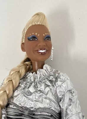 Disney A Wrinkle In Time Mrs. Qué muñeca Barbie Signature Oprah Winfrey Foto 1 de 4