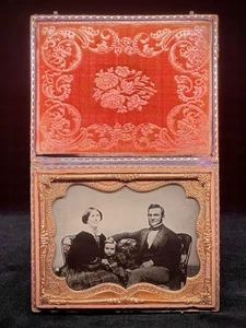 RARE & SWEET 1/4 PLATE AMBROTYPE - "A SMILING FAMILY OF THREE" - IN A FULL CASE - Picture 1 of 3