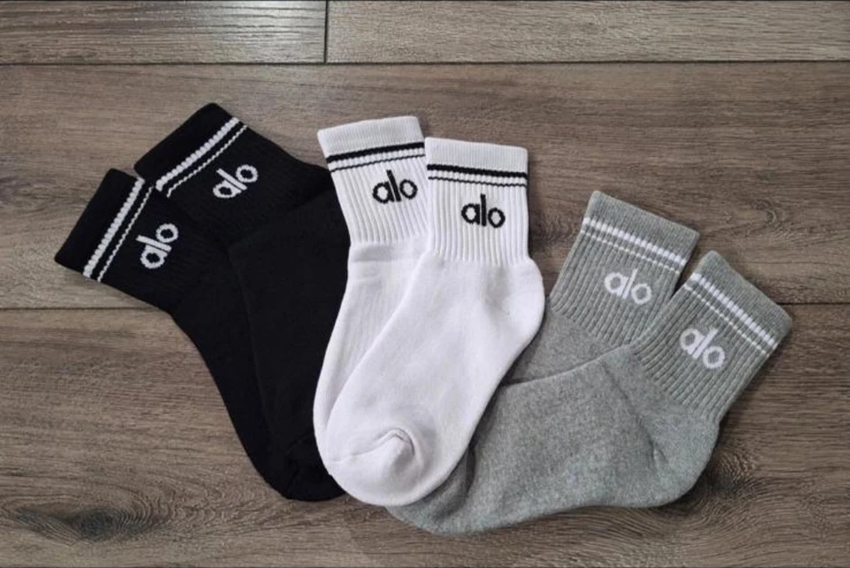 Alo Yoga Unisex Half Crew Throwback Socks 3 Pairs Size Medium - Image 1 of 1