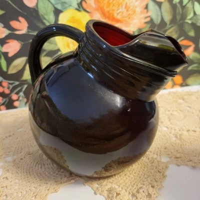 Jarra de bola inclinable roja rubí jarra banda horizontal, ancla Hocking rubí real vintage Foto 1 de 4