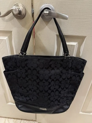 Bolso de Mano Coach Park Signature Carrie Negro Lona y Cuero F23295 Foto 1 de 4