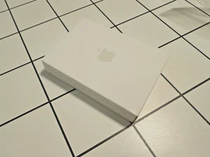 Neue Apple Speicherkarten Merch Rare Merchandize aus Apple Park Cupertino - Bild 1 von 2