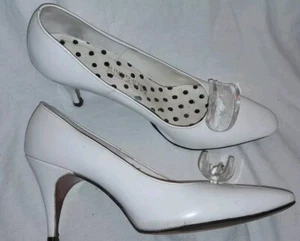 Vtg 1950s 60s White Patent Leather ANDREW GELLER lucite Toe Bow Heel Shoes 7 A - Picture 1 of 7
