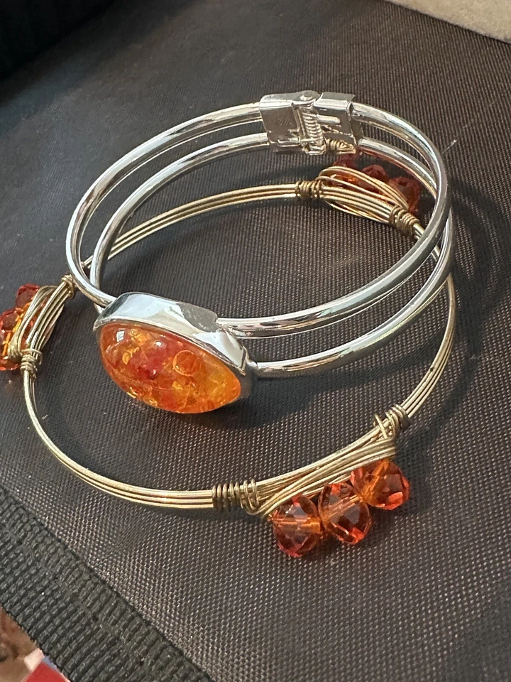 LOTE-DOS PULSERAS CON CUENTAS DE COLOR ÁMBAR, 1 Brazalete, 1 Bisagras-Joyería de Disfraz Foto 1 de 2