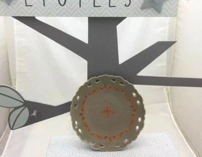 Amadéus assiette céramique taupe motifs orange ajourée  21  cm diamètre - Photo 1/2