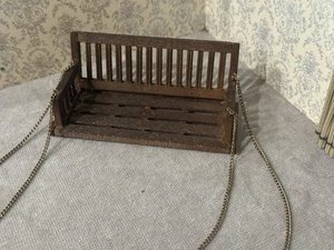 Columpio de porche de madera miniatura para casa de muñecas escala 1:12 - Imagen 1 de 8