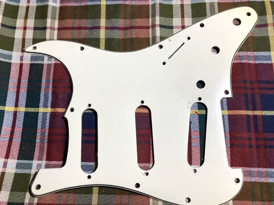 Golpeador de guitarra eléctrica Squier Stratocaster genuino blanco de 3 capas, Strat Foto 1 de 3