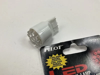 Pilot LI-7443 刹车尾灯 LED 红色灯泡 #7443 — 第 1/4 张图片