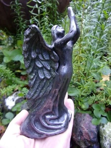 Vintage signiert "Shoop 81" Winged Victory Zinn Kerzenhalter Figur Handwerker Engel  - Bild 1 von 12