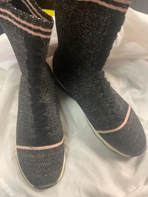 zapatillas fendi gris plata con cordones Foto 1 de 3