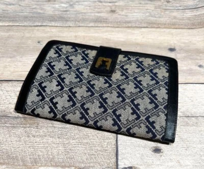 Salvatore Ferragamo Pasaporte Estuche Bolsa Color Gris Lona Cuero USADO Foto 1 de 4