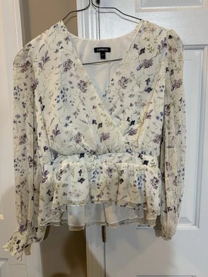 Blusa Express Para Mujer Floral de Gasa Talla Grande Manga Larga Floral Lavanda Foto 1 de 4