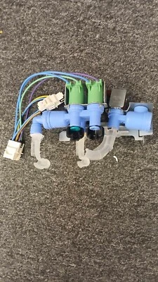 Válvula de agua para refrigerador Frigidaire OEM 5304525994 para GRFS2853ARF6 USADA Foto 1 de 4