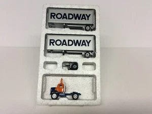 Winross White 7000 Roadway w/ DBL. Van Trailers. New in Box - Picture 1 of 1