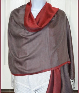 ¡Chal de seda de doble cara tejido a mano en color rojo y gris de la India! - Imagen 1 de 5