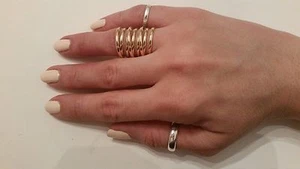 Trendiger einzigartiger Punk Spring Swirl Knöchel Ring silber oder vergoldet Gr. 7 - Bild 1 von 2