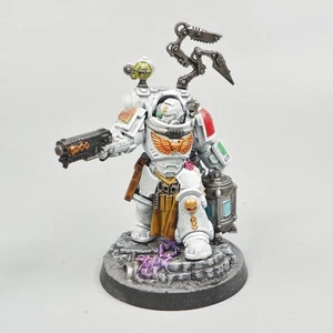 Blood Angels Apothecary Biologis bemalt - Warhammer 40k Space Marines - Bild 1 von 5