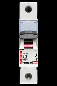 LEGRAND 3 AMP CURVE B 6kA MCB CIRCUIT BREAKER 06154 061 54 - Picture 1 of 6