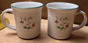 Pfaltzgraff Winterberry 12 Unzen Kaffeetassen Weihnachten Urlaub Winter 4er Set - Bild 1 von 4