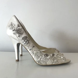 Monsoon Cream Satin Embroidered Open Toe Heeled Shoes Size UK 6 EUR 39 - Imagen 1 de 12