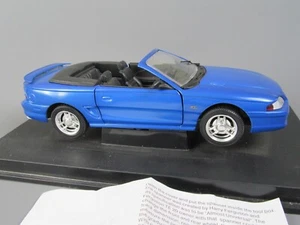 B861 Universal Hobbies Ford Mustang IV Convertible Open 1994 Blue 1:18 Base - Picture 1 of 17