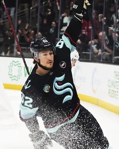 Foto de Brandon Montour de tiempo extra más rápido de la historia Seattle Kraken 8x10 NHL - Imagen 1 de 1