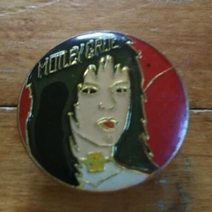 Motley Crue ~ Pinback Vintage Enamel Pin 1980s True Vintage Hard Rock Glam Metal - Picture 1 of 8