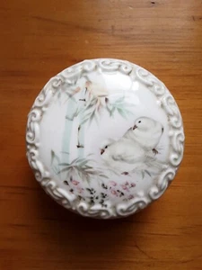 Vintage Fine Bone England Glass 1" high by 3" wide Trinket Box - Picture 1 of 24