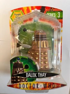NUEVO EN CAJA DOCTOR DR WHO BBC SERIE 3 DALEK THAY JUGUETE DE BRONCE FIGURA DE ACCIÓN PERSONAJE - Imagen 1 de 5