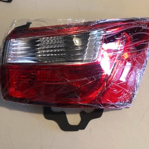 Halogen Tail Light Assembly For  2012-2017 Kia Rio Passenger Side OE924021W000.. - Picture 1 of 18